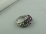 Ring rhodiniert mit hellen ins violett verlaufenden Steinen